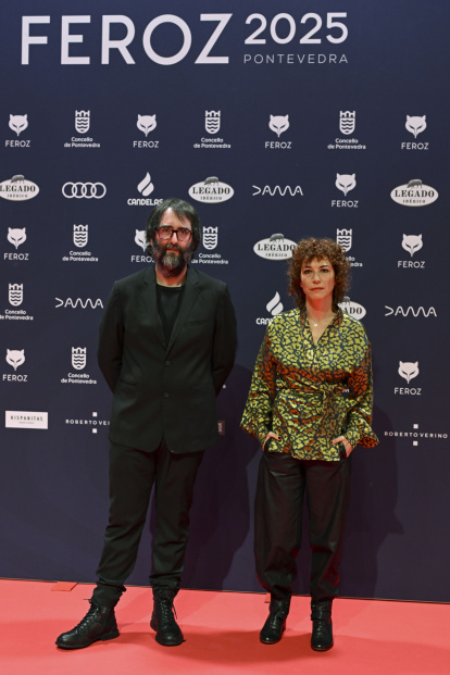 Los directores Alejandro Alvarado y Concha Barquero posan a su llegada a la gala de entrega de la duodécima edición de los Premios Feroz, este sábado en Pontevedra. EFE/ Brais Lorenzo
