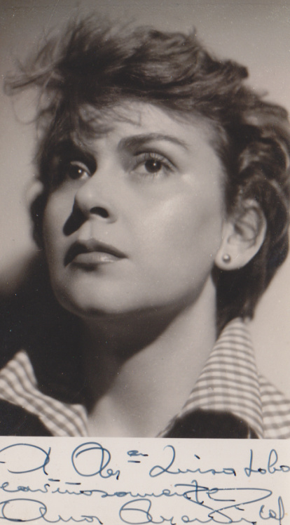 Postal que la actriz y directora Ana Mariscal le firmó a la taquillera María Luisa Lobo.