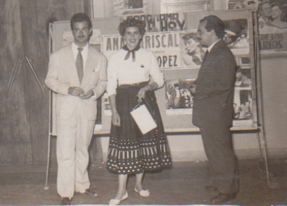 Ana Mariscal, a las puertas del Cine Morán.