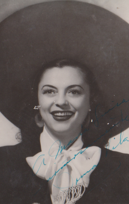 Postal de Irma Vila, que actuó con su mariachi en el Teatro Edesa. Se la firmó a la taquillera María Luisa Lobo.