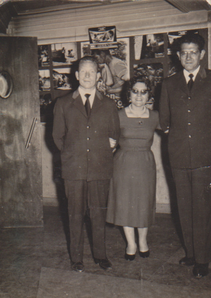 'El Rubio' y Abundio Lobo, con una encargada.