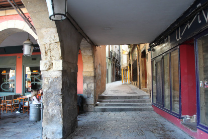 La calle Escalerilla, el lugar donde Alfonso, el rey niño, sufrió una emboscada de la que logró salir con vida.