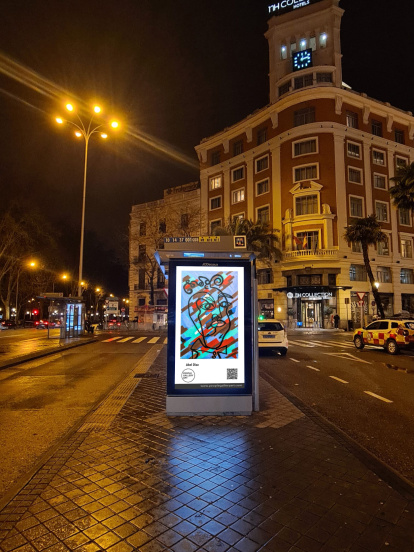 Detalle de la creación en una marquesina de Madrid