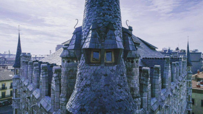 Los ojos del dragón, en la torre Nordeste de Botines, donde lo encerró Gaudí.