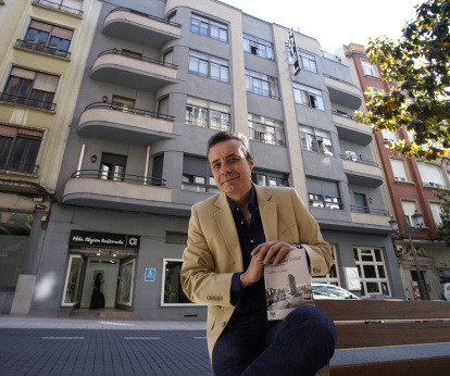 El periodista y escritor berciano, Carlos Fidalgo, presenta su nuevo libro 'La leyenda de la Ciudad del Dólar y el siglo del carbón'