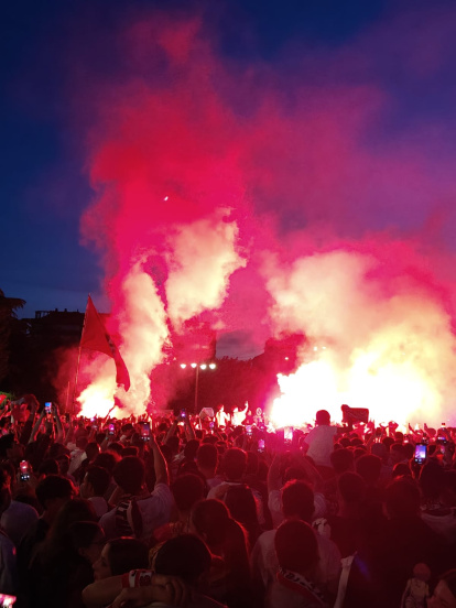 La afición de la Cultural celebra el ascenso a Segunda División de la Cultural en Guzmán.