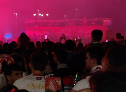 Llegan los jugadores a Guzmán.