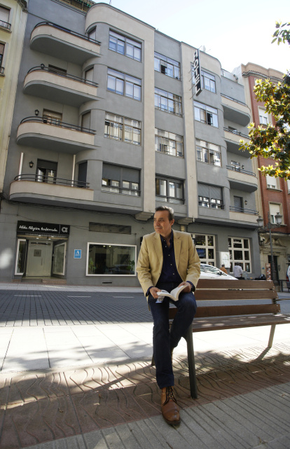 El periodista y escritor berciano, Carlos Fidalgo, presenta su nuevo libro 'La leyenda de la Ciudad del Dólar y el siglo del carbón'