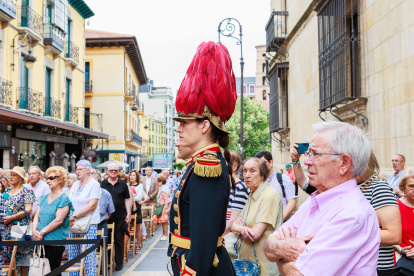 León celebra la tradicional misa de San Juan en la capilla del Cristo de la Victoria.