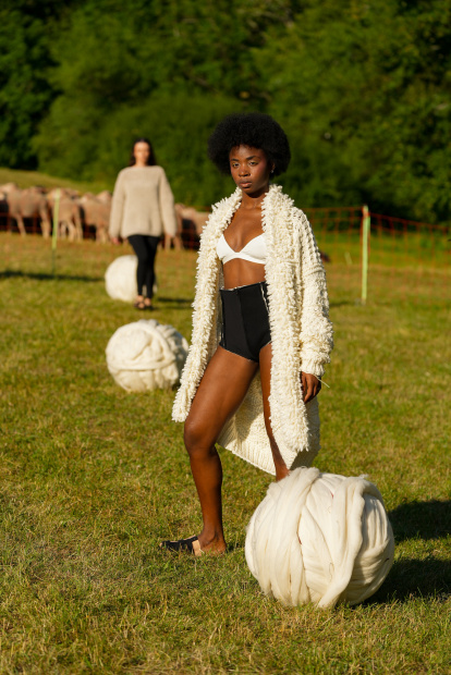 Desfile del Wool Fest en Salamón con otro de los modelos de Las Hidalgas.
