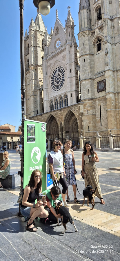 La concentración del Pacma se inició en Botines a las diez.