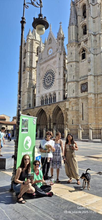 La concentración del Pacma se inició en Botines a las diez.