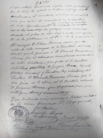 Acta de un pleno de 17 de junio de 1933 con la firma de Manuela Álvarez de Miranda como 'alcalde'.