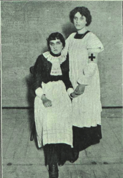 Dolores Naverá, a la derecha, en una foto con su hermana.