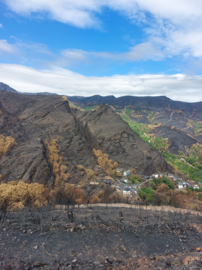 Los cortines de piedra se asentaron sobre una ladera.