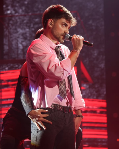 Iván Rojo y Olivia durante la primera gala de Operación Triunfo 2025.