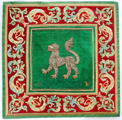 El león pasante en un bellísimo tapiz de Marucha García.