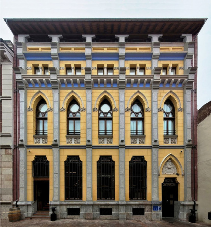 C/ Dámaso Merino, número 1.