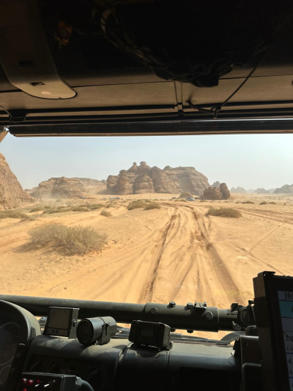 Imagen desde el interior de la cabina del camión de la tercera etapa del Dakar disputada este martes.