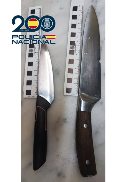 Cuchillos con los que los detenidos proferían las amenazas.