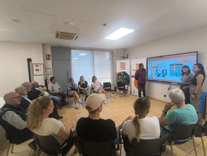 Una reunión de terapia familiar en Proyecto Joven León.