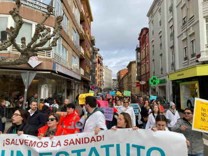 Los médicos alzaron su voz por las calles de León contra el Estatuto Marco.