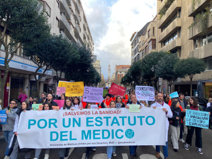 Los médicos alzaron su voz por las calles de León contra el Estatuto Marco.