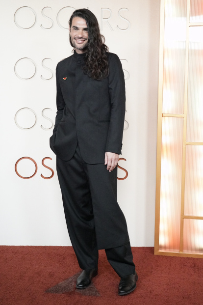 El director y guionista Óliver Laxe posa en la alfombra roja durante la 98º edición de los premios Óscar.