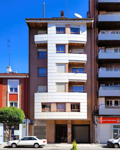 Avda. Fernández Ladreda, número 50.