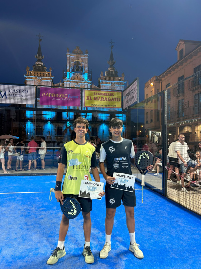 La pareja ganadora de la categoría masculina del torneo Plaza Mayor de Astorga.