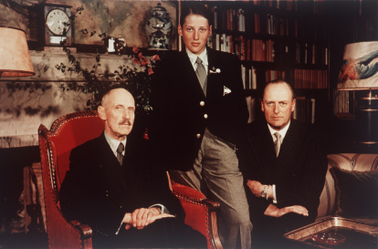 Tres generaciones de herederos al trono de la Casa Real noruega en Oslo: el rey Haakon VII, el príncipe Harald y el príncipe heredero Olav.