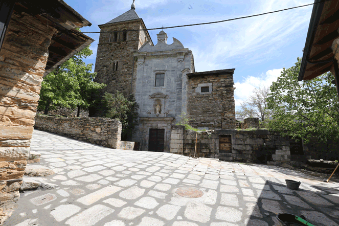 El monasterio de San Pedro de Montes de Valdueza, uno de los monumentos que permanecerán abiertos. L. DE LA MATA