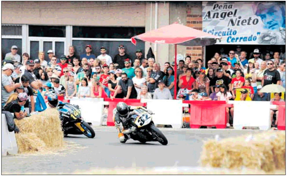 El Gran Premio de Velocidad convierte a La Bañeza en la capital del motociclismo. FERNANDO OTERO